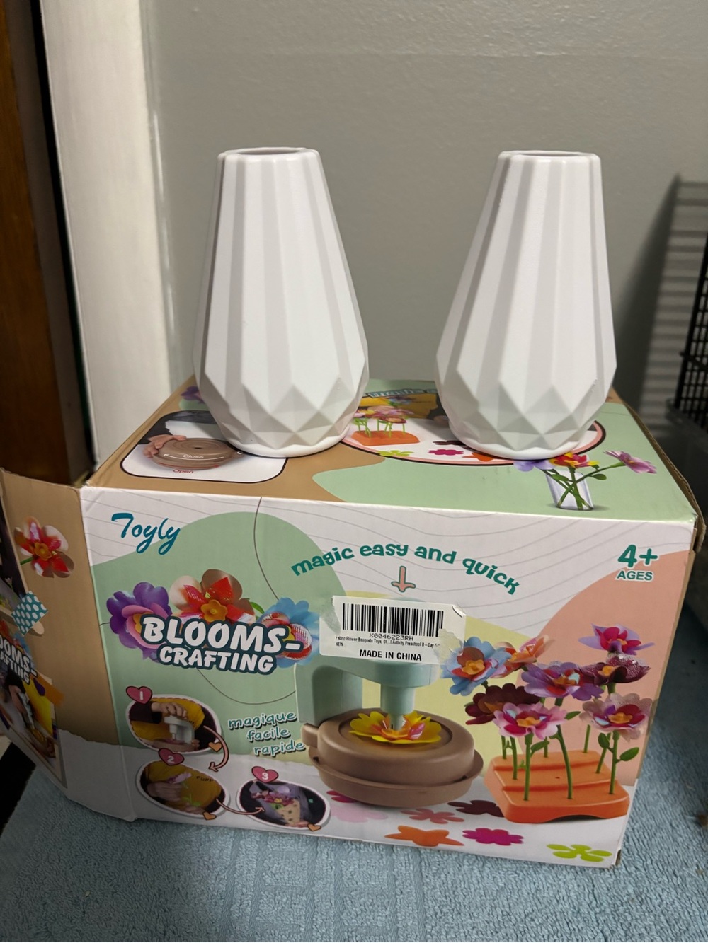 Paper flower making craft kit with 2 white vases